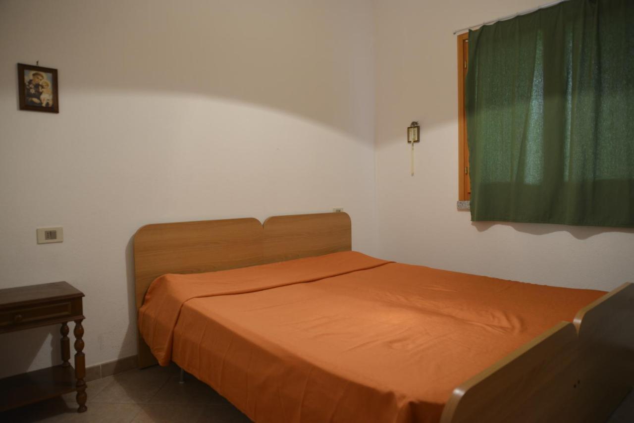Residence Della Torre Isola Rossa Bagian luar foto