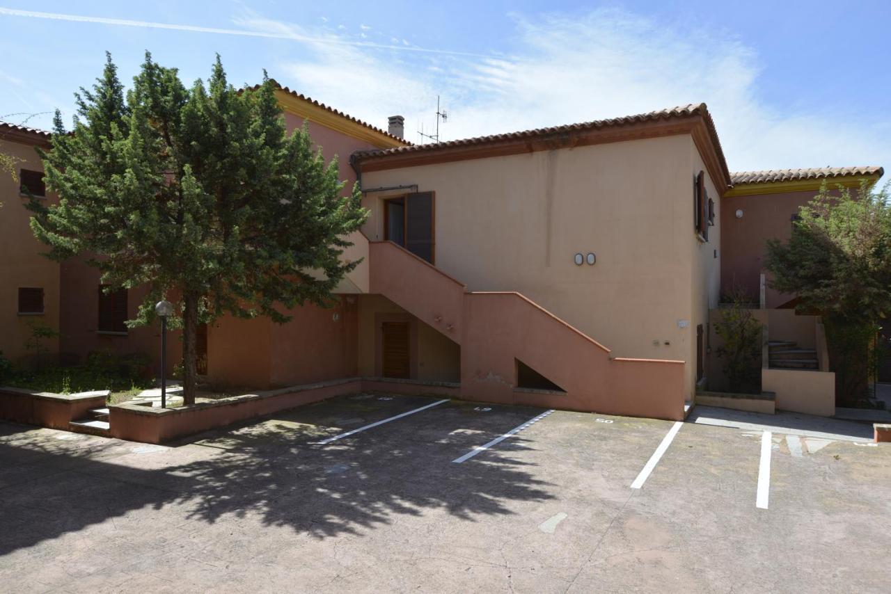 Residence Della Torre Isola Rossa Bagian luar foto